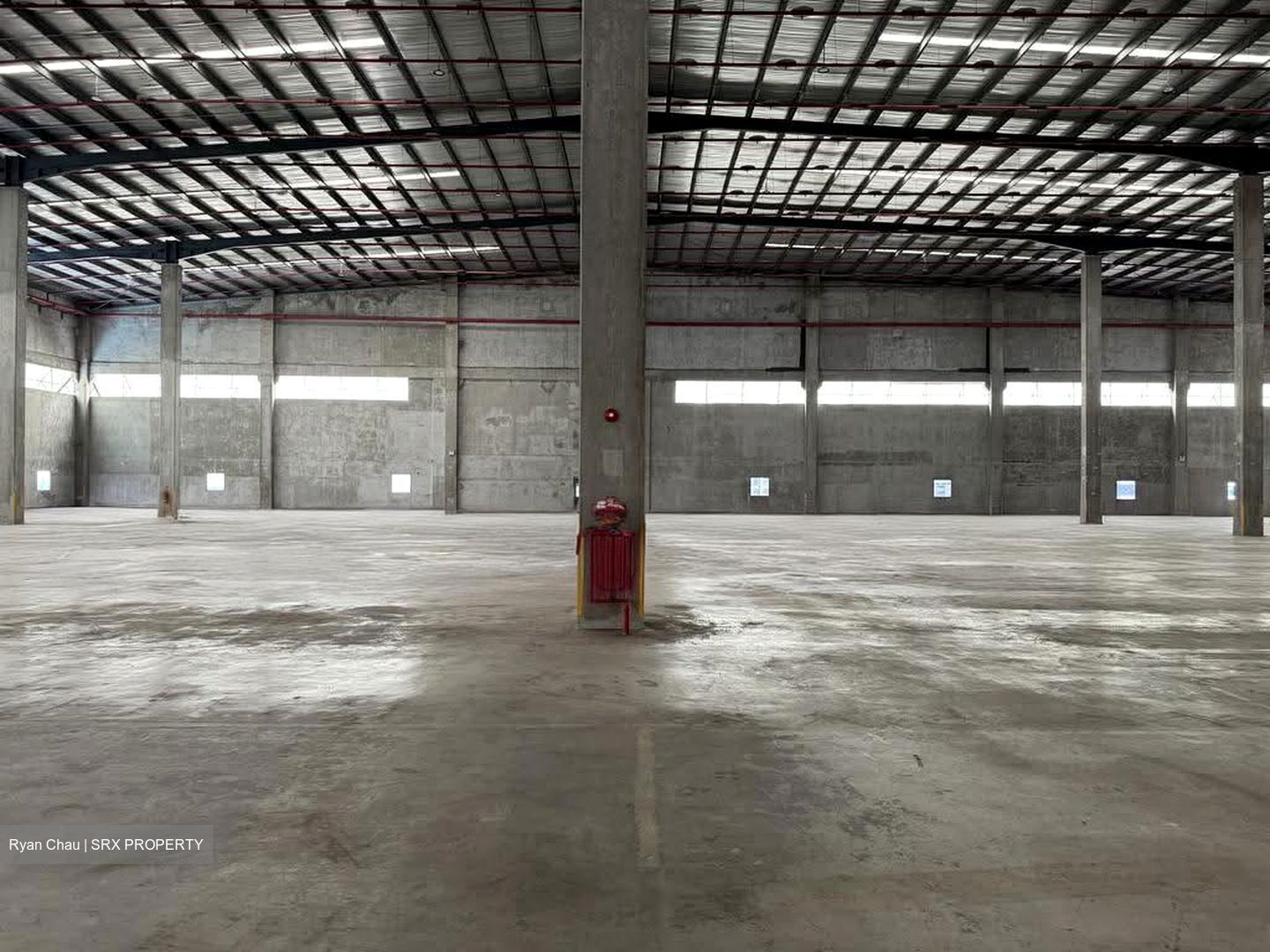 Expo Drive (D16), Warehouse #611354841